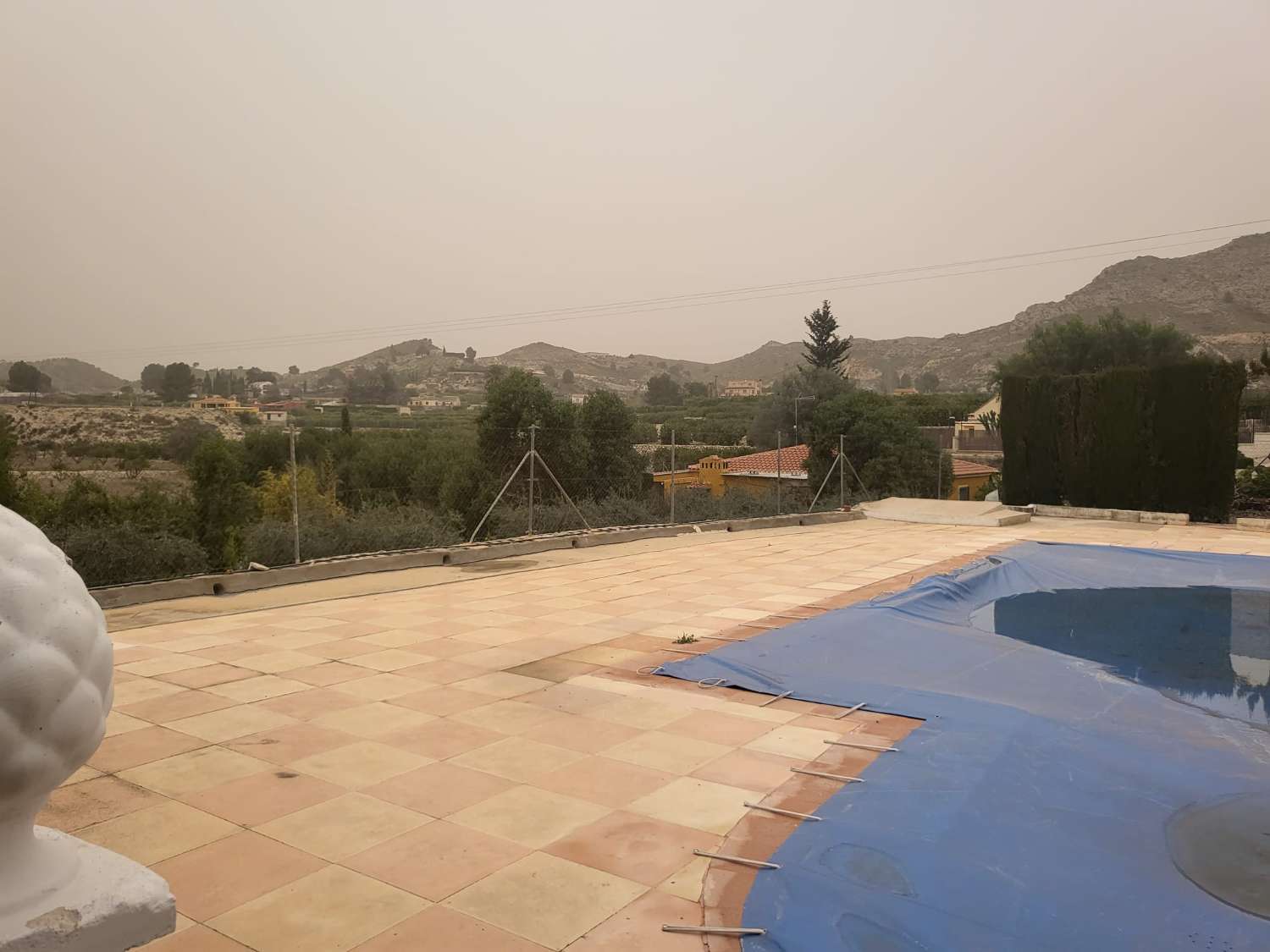 Inmobiliaria Jiménez vende chalet de lujo con piscina..