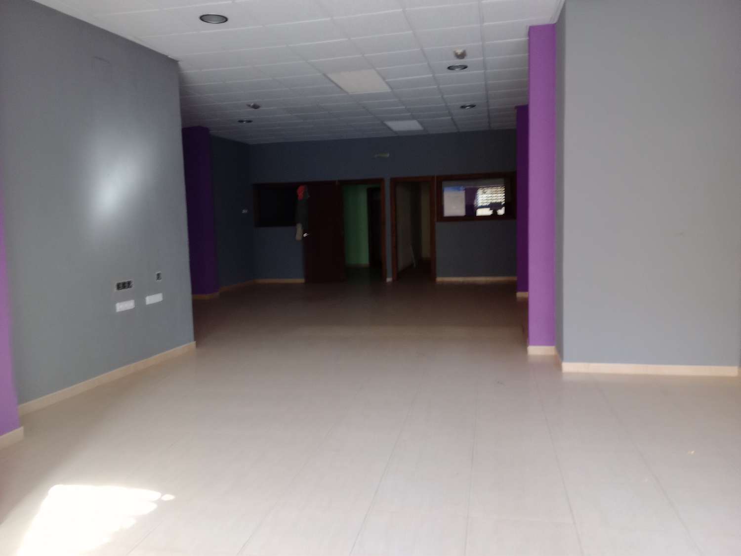 Shop for rent in Pliego
