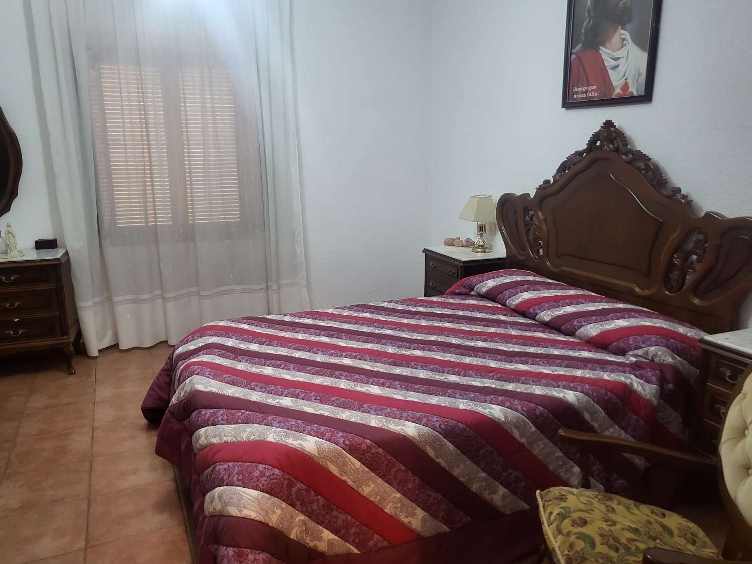 Se vende casa muy amplia con garaje en la Puebla de Mula.