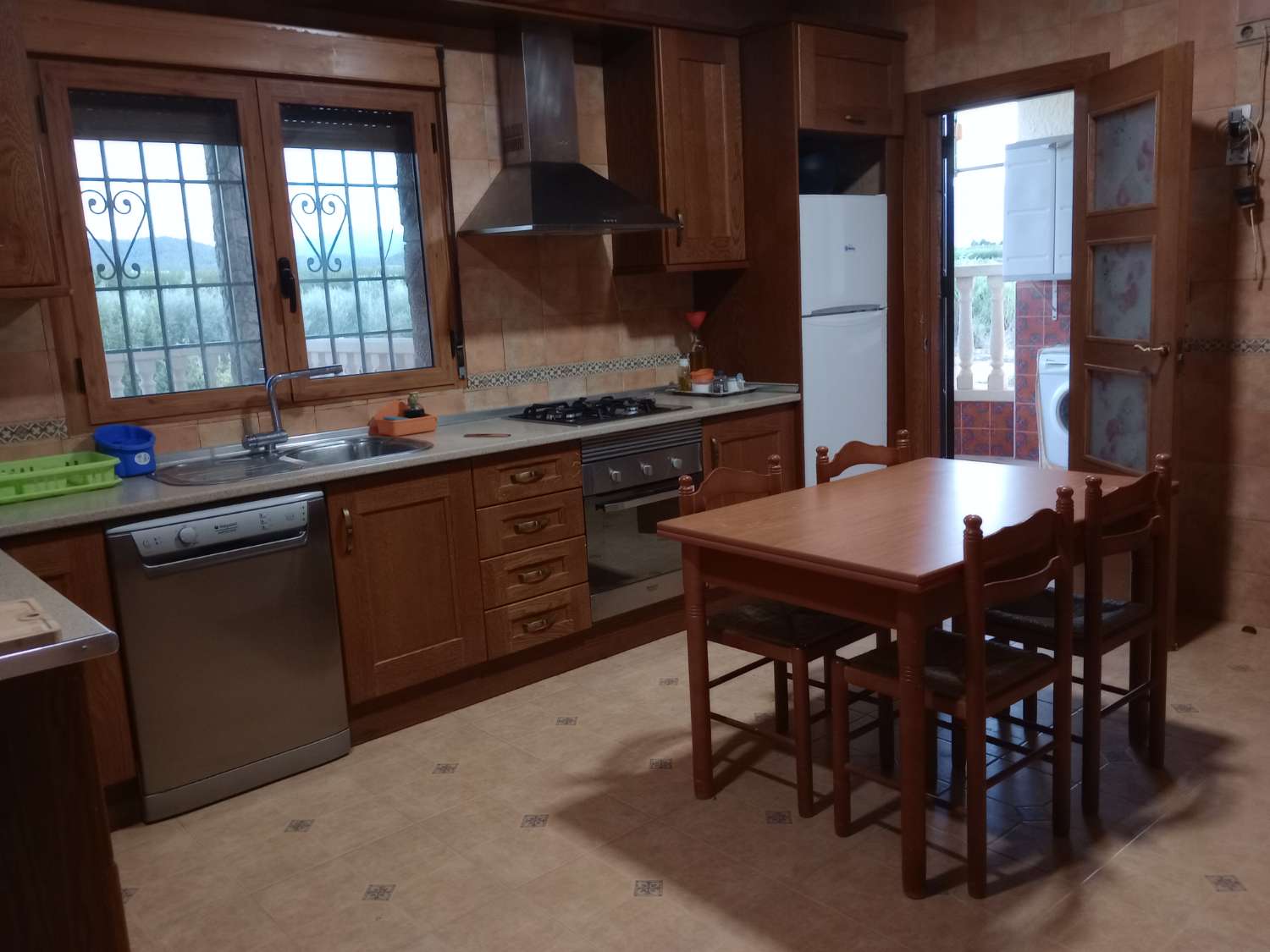 Se alquila chalet por 200 euros la noche de viernes o sábado, 400 euros fin de semana, 700 euros la semana