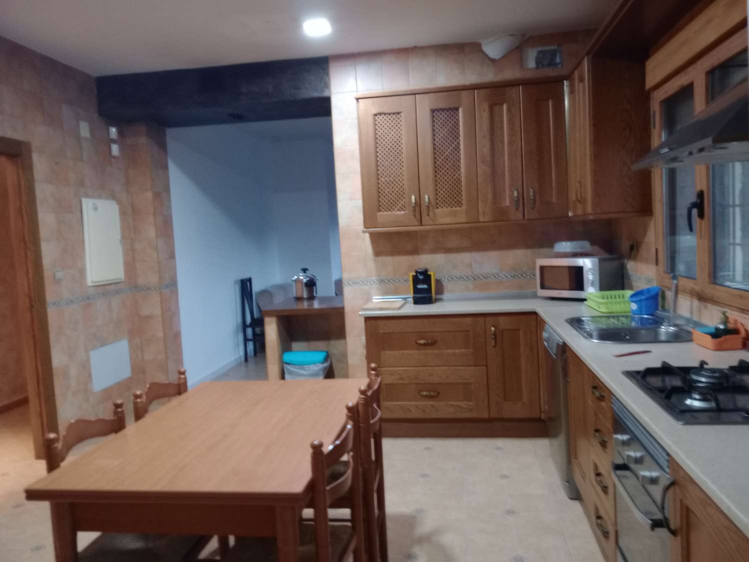 Se alquila chalet por 200 euros la noche de viernes o sábado, 400 euros fin de semana, 700 euros la semana